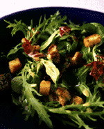 Sallatsmix med shiitake och vitlkskrutonger